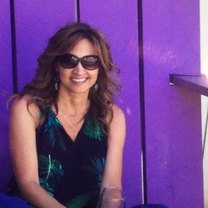 Meet your Posher, Debi